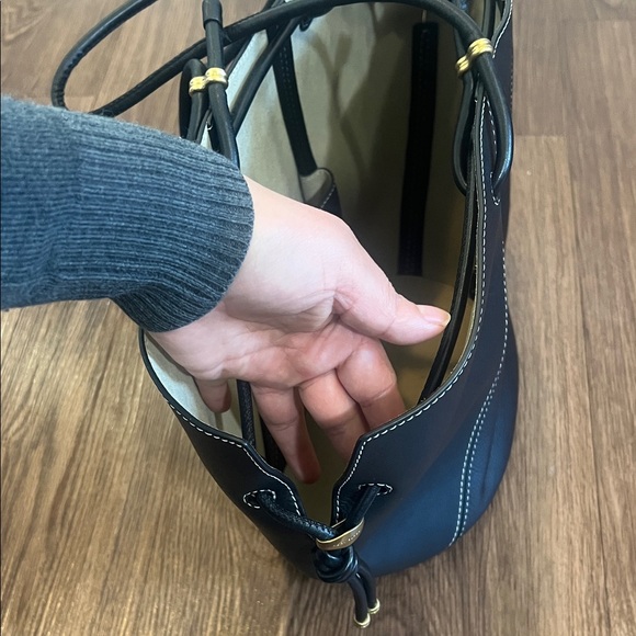 Tory Burch Spaghetti Leather Tote - Picture 7 of 16